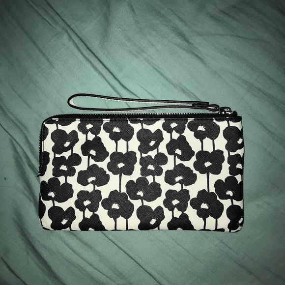 GUESS black and white flower print wristlet - Picture 3 of 4